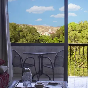 3* Apartahotel Apparts-hotel Isni